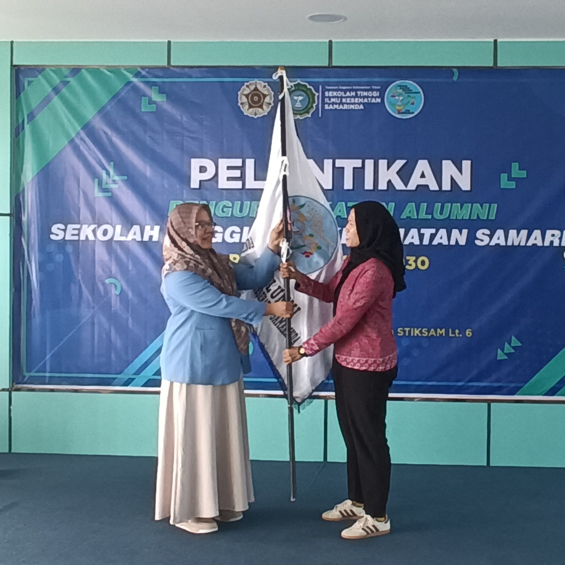 Read more about the article Pelantikan Pengurus IKA STIKSAM Periode 2025–2030 Resmi Digelar, Tegaskan Komitmen Alumni untuk Berkarya dan Bersinergi Bersama STIKSAM