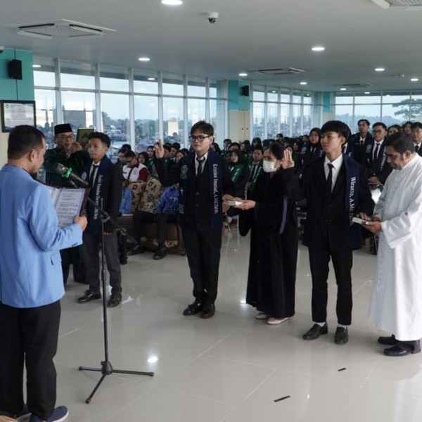 Read more about the article STIKSAM Lantik Farmasis Muda Berintegritas dalam Acara Yudisium S1 Farmasi dan Diploma III Farmasi serta Pengambilan Sumpah Tenaga Ahli Madya Farmasi Tahun 2025